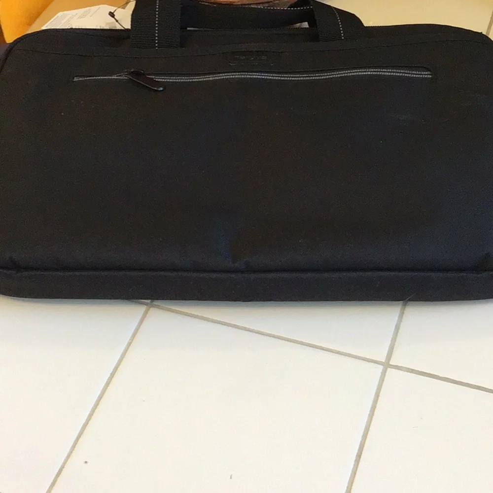 ‘Targas’ Slipkin Laptop Sleeve NWT